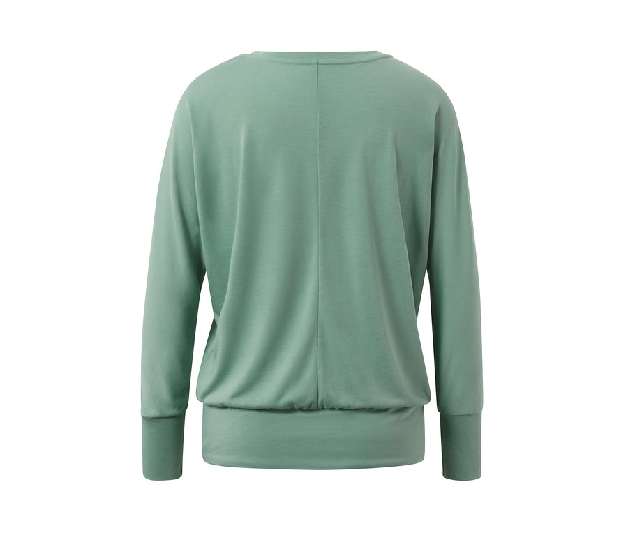 Detailansicht eines salbeigrünem Sport-und-Yogashirts.