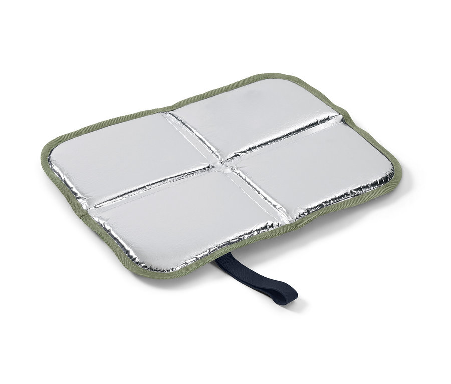 Faltbares Thermo-Sitzkissen mit silberner Oberseite und grünem Rand.