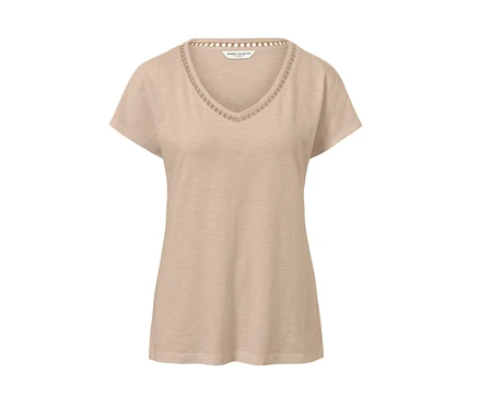 Beiges Shirt mit Crochet-Tape.