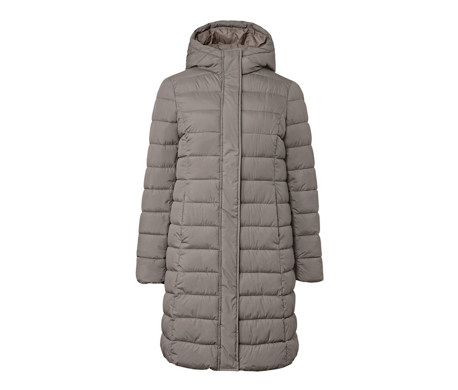 Taupefarbener Steppmantel mit Kapuze.