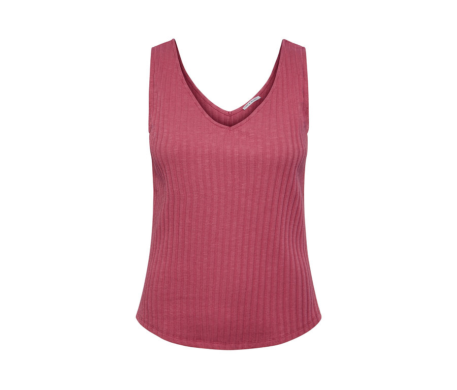 Nahaufnahme eines beerenfarbenen Rippstrick-Tops mit V-Ausschnitt.