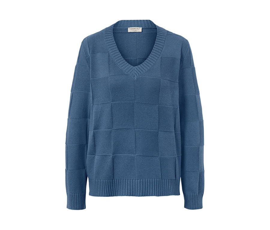 Blauer Pullover mit Karostruktur.