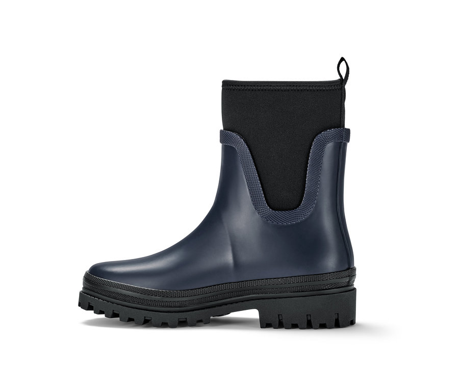 Ein marineblauer Kinder-Neopren-Regenstiefel auf weißem Hintergrund.