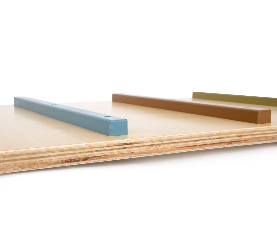 Detail eines small foot 3-in-1-Rutschbretts »Adventure« mit drei farbigen Kanten.