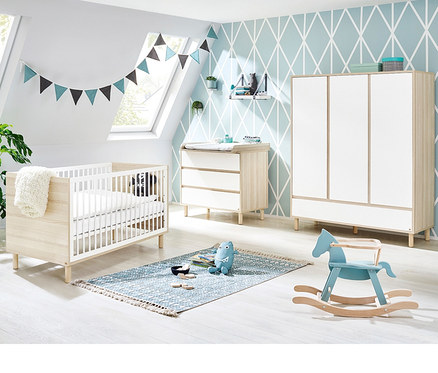 Kinderzimmer mit Kinderbett, Kommode und Schrank aus dem 3-teiligen, großen Pinolino Set »Flow« breit.