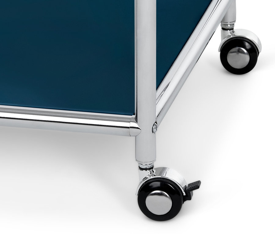Detailansicht eines blauen Barwagens »CN3«.