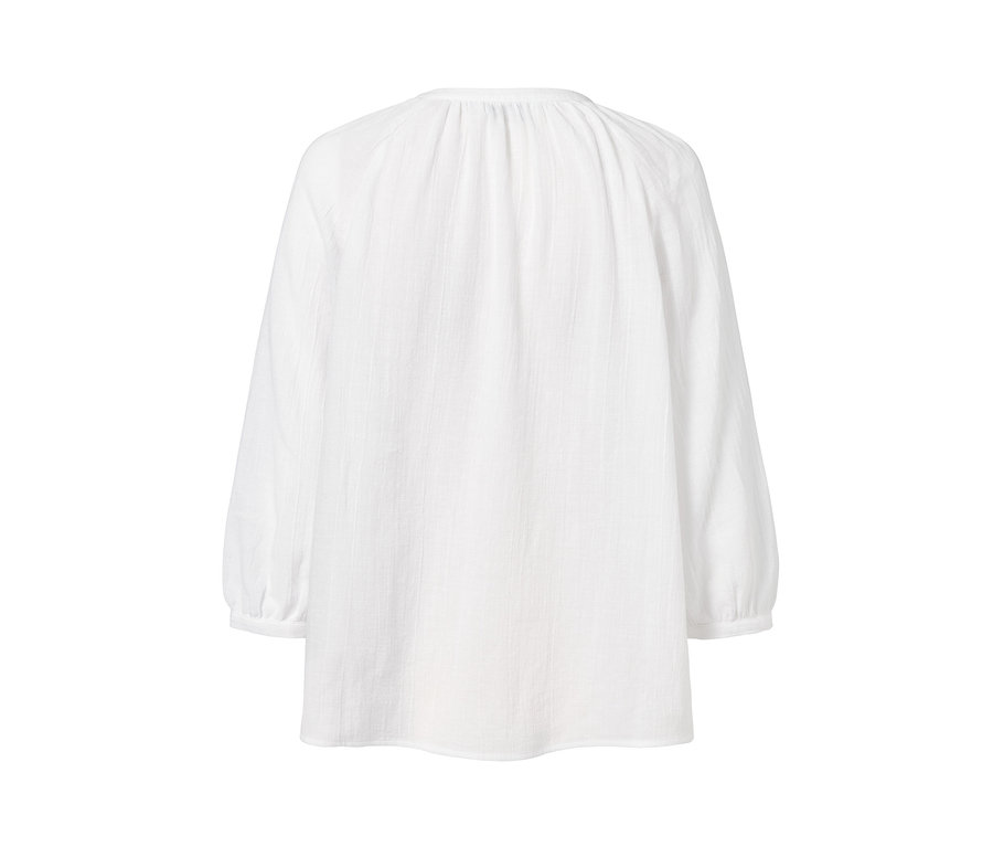 Weisse Bluse mit langen Ärmeln und Crinkle-Effekt.
