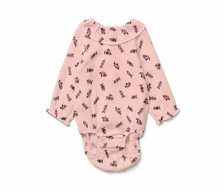 Rosa Baby-Musselin-Body mit langen Ärmeln und Blumenmuster.