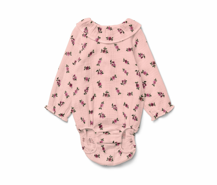 Rosa Baby-Musselin-Body mit langen Ärmeln und Blumenmuster.