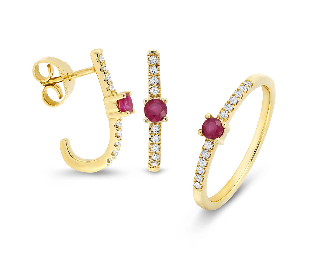 Goldene Ohrstecker und Ring mit Rubinen und Diamanten.