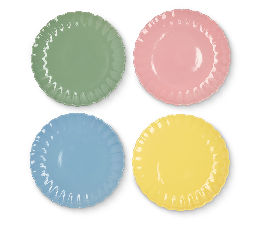 Vier Keramikteller mit gewelltem Rand in Grün, Rosa, Blau und Gelb.