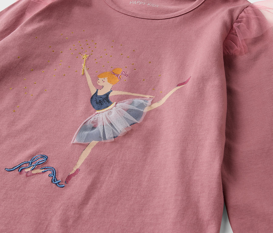 Rosa Langarmshirt mit Ballerina-Aufdruck.