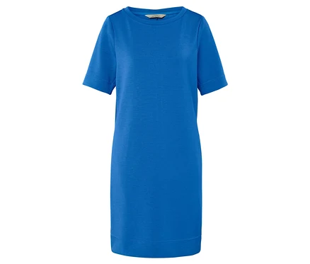 Ein blaues, kurzärmeliges Kleid ist vor einem weißen Hintergrund zu sehen.