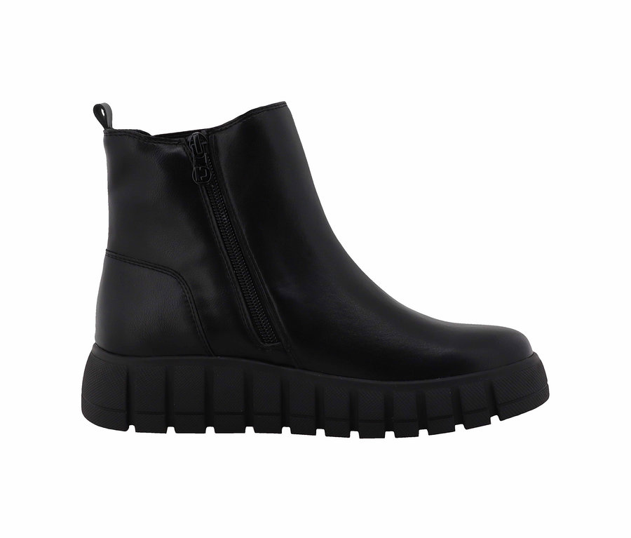 Schwarzer Stiefelette mit Reißverschluss und klobiger Sohle.