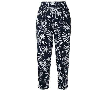 Eine marineblaue Hose mit einem weißen Blumenmuster.