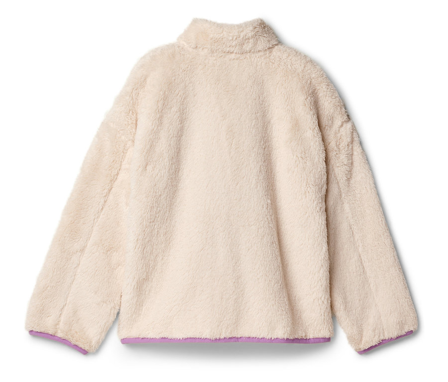Rückansicht eines cremefarbenen Fleece-Pullovers mit lila Saum.
