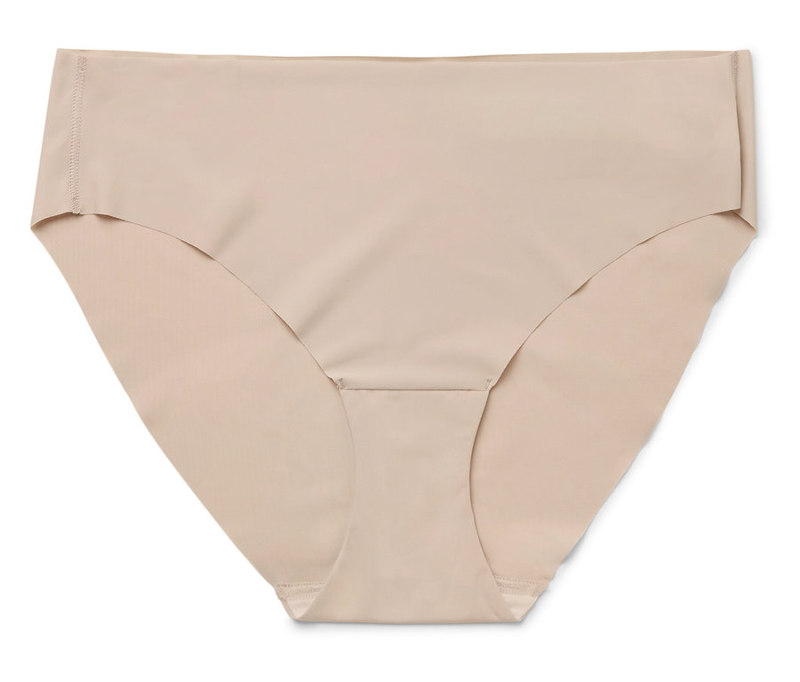 Nahaufnahme eines hautfarbenen Slips auf weißem Hintergrund.