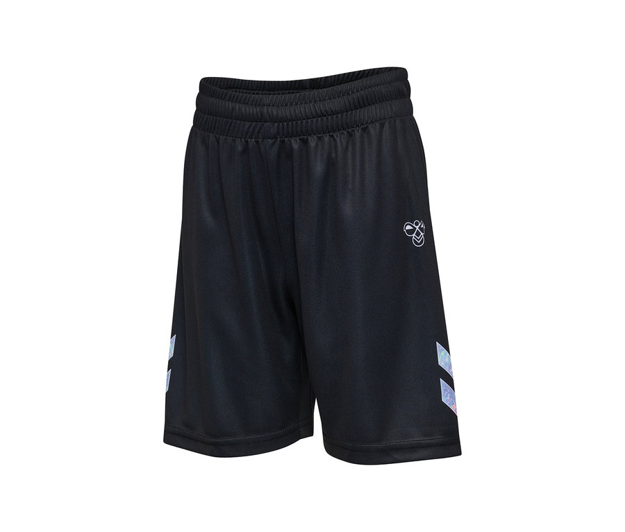Schwarze hummel® HML Shimmer Shorts mit elastischem Bund, weißem Logo und schimmernden Chevron-Streifen an den Seiten.