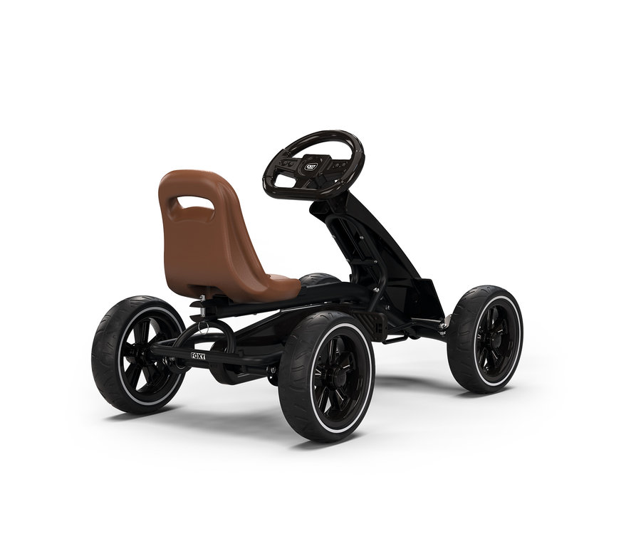 Schwarzes Go-Kart mit braunem Sitz und schwarzen Rädern mit weißem Rand, von der Seite gesehen.
