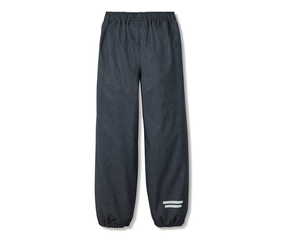 Eine dunkelgraue Softshellhose im Jeans-Look.
