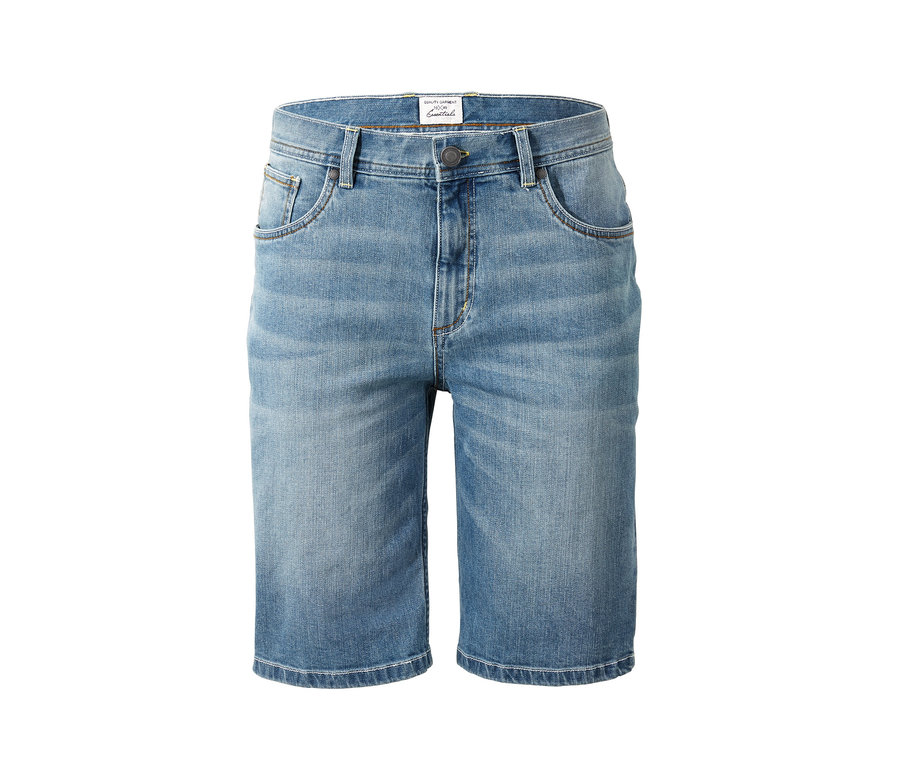 Jeans-Shorts auf weißem Hintergrund.