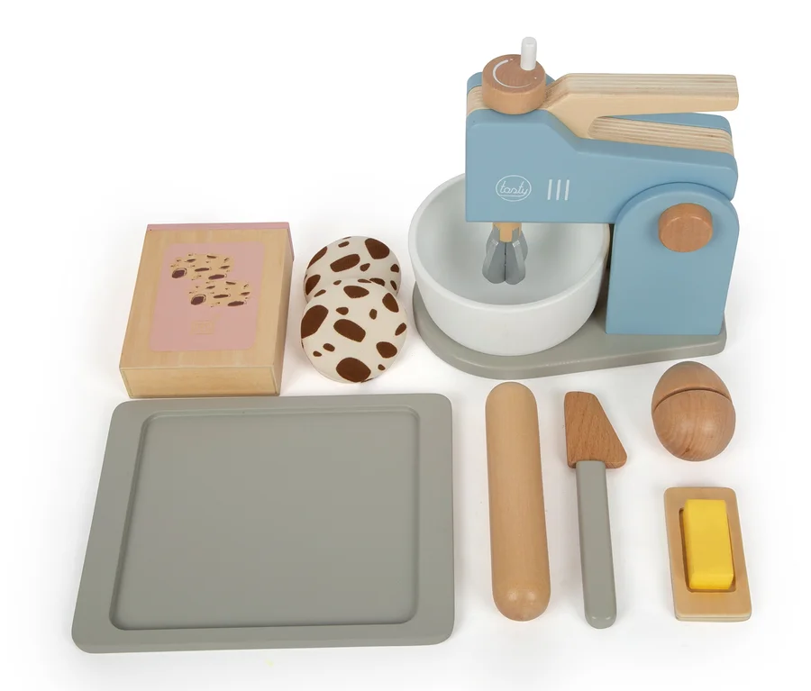 Blauer small foot Mixer »tasty« mit Schüssel, Teigrolle, Spachtel, Ei, Butter, Backblech und zwei Keksen.