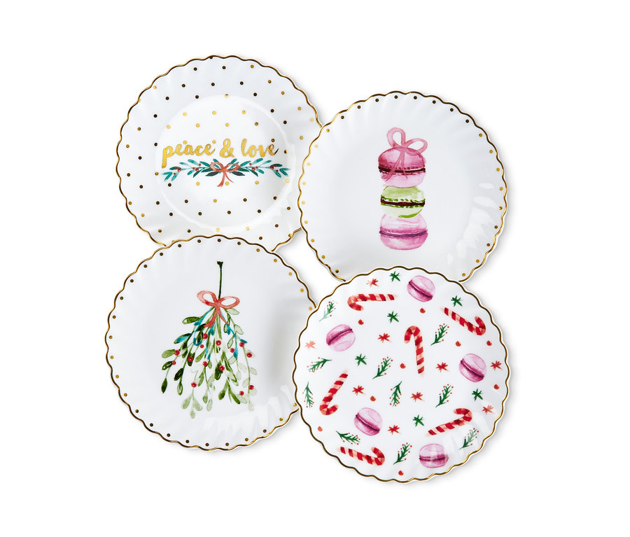 Vier Dessertteller mit Glanzgolddekor sind zu sehen. Die Teller zeigen Motive von Weihnachtsschmuck, Macarons und den Schriftzug Peace & Love.