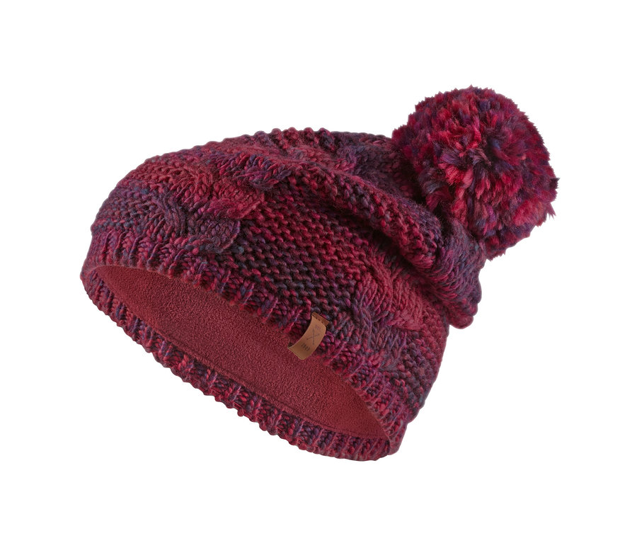 Detailaufnahme einer Strickmütze mit Bommel.