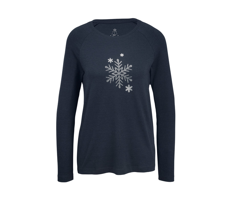 Dunkelblauer Pyjama mit langen Ärmeln und Schneeflockenmuster.