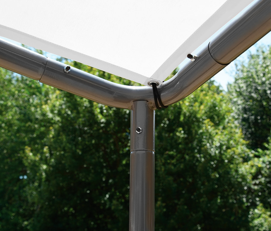 Detailansicht eines grauen Stoffpavillons.