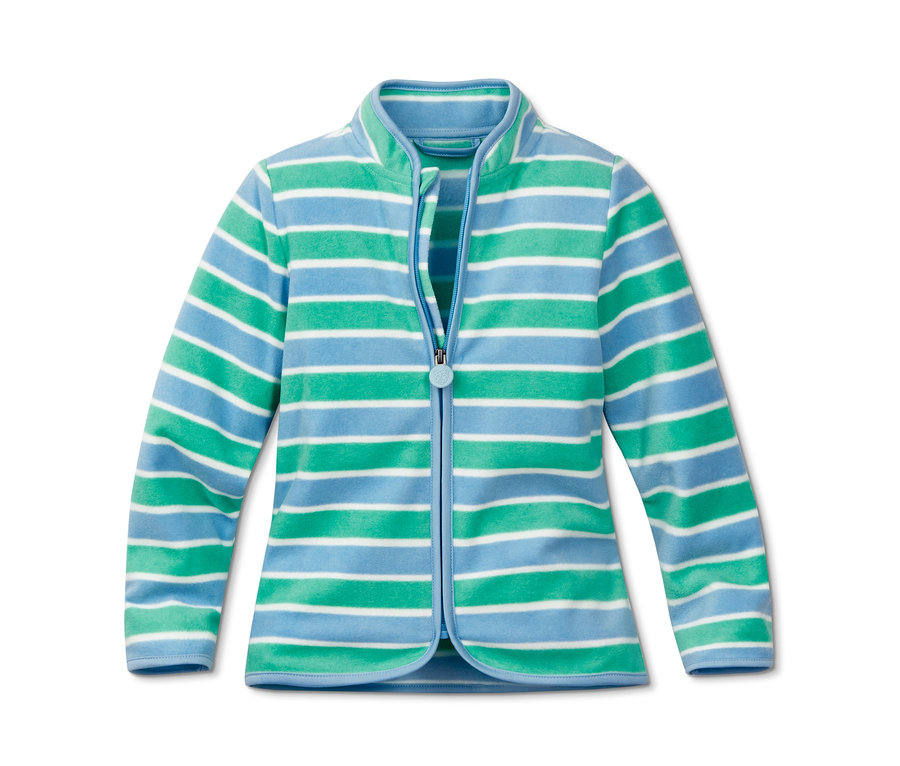 Eine recycelte Fleecejacke mit blauen, grünen und weißen Streifen.