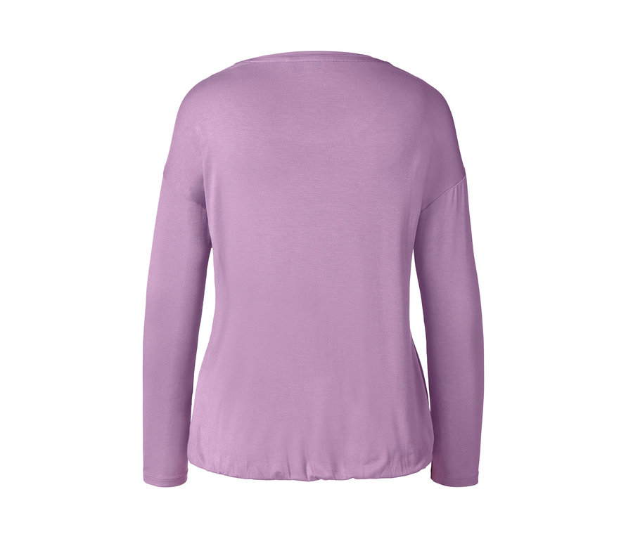 Rückansicht des violetten Blusenshirts.