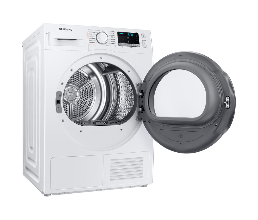 Weißer Kondensationstrockner mit geöffneter Tür. Der Innenraum des Trockners ist silberfarben.