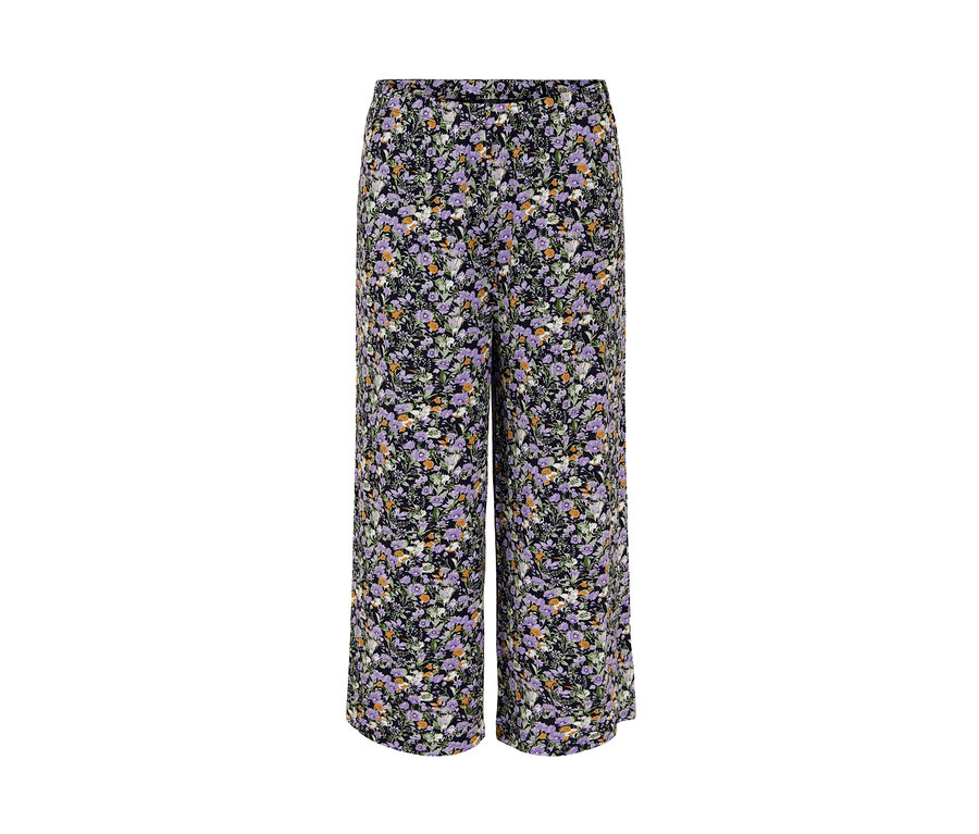 Eine Culotte mit Blumenmuster.