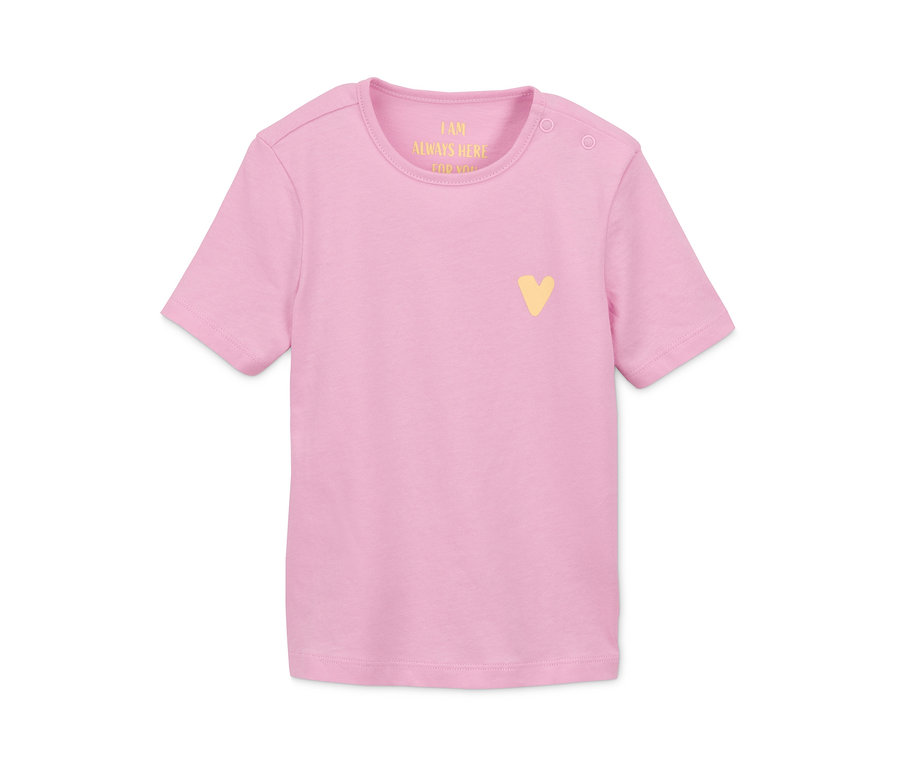 Rosa Shorty-Pyjama aus Bio-Baumwolle mit kurzen Ärmeln und gelbem Herz.