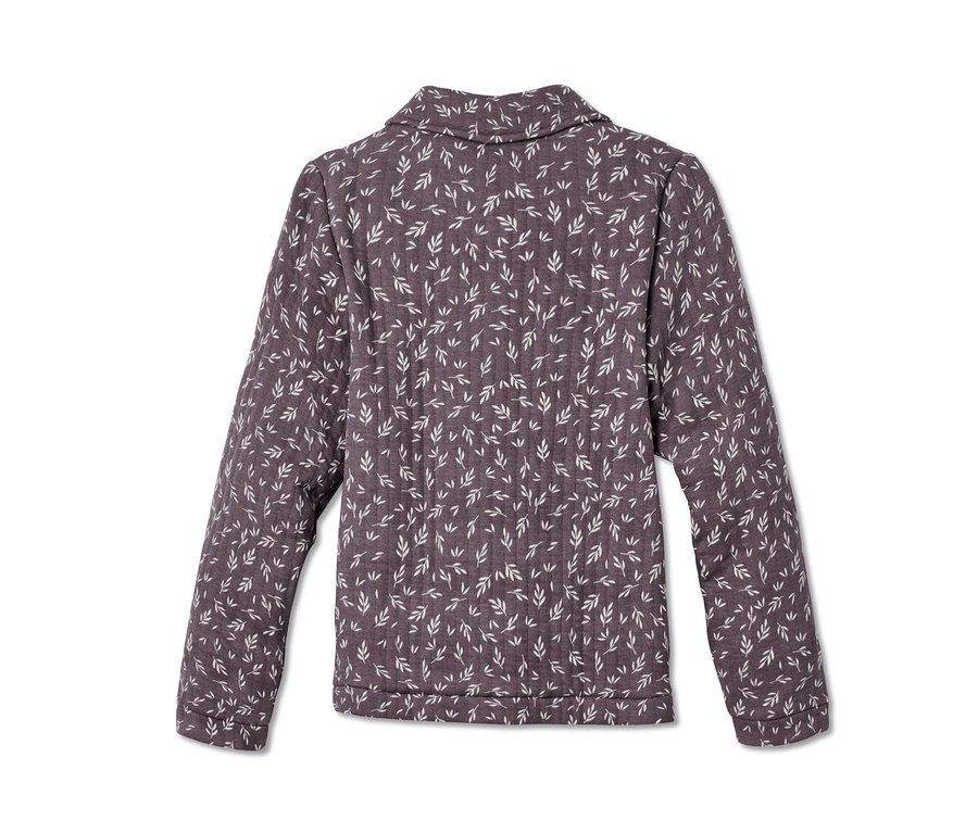 Eine Baumwoll-Steppjacke mit Blätterdruck.