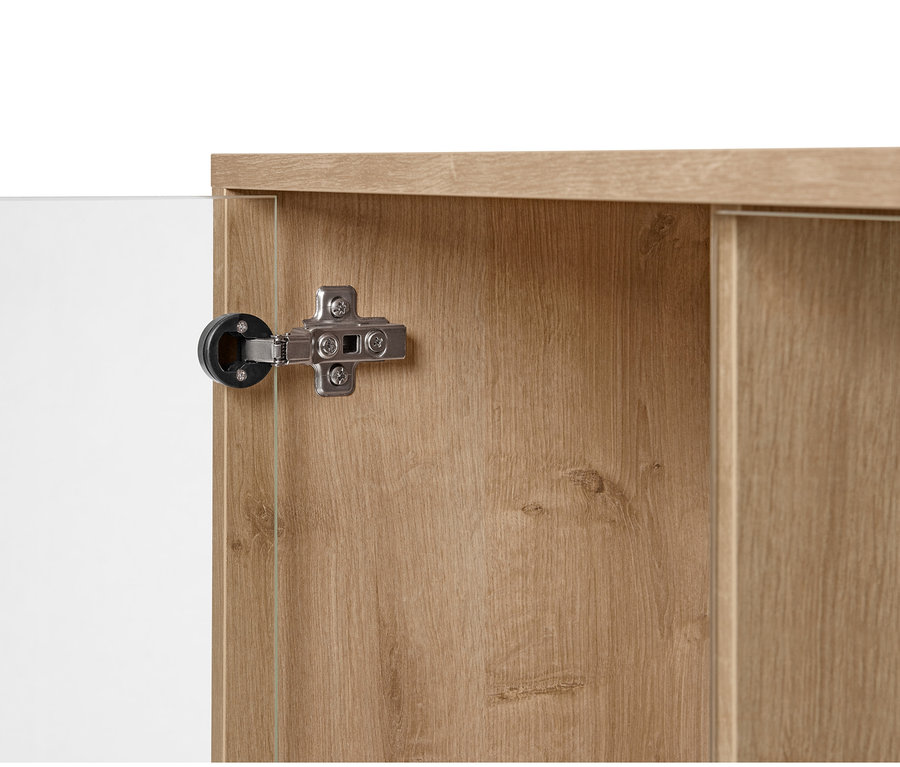 Detailansicht eines Regalmoduls "Flemming", ca. 75 x 75 cm, mit geöffneten Glastüren in Eichendekor.