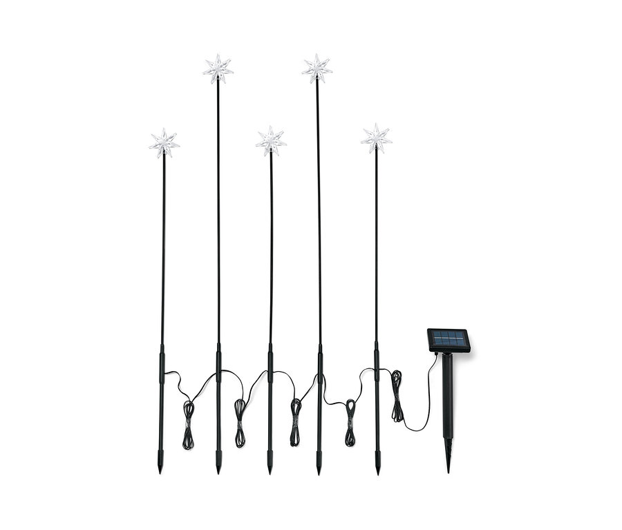 Fünf Solar-Leuchtstäbe mit Sternen auf schwarzen Stäben und Solarpanel.