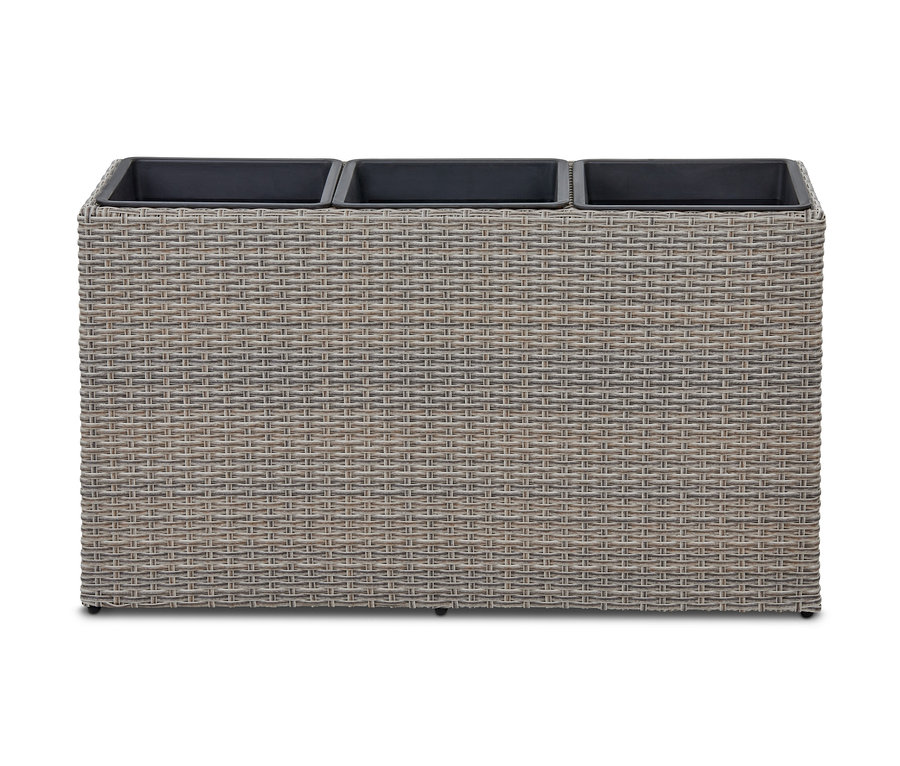 Ein Blumenkasten Thore aus Rattan mit drei schwarzen Einsätzen.