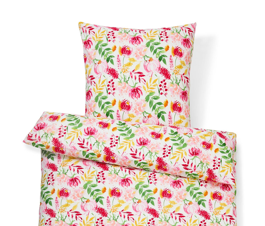 Weiße Bettwäsche mit Blumenmuster: Kissen, Bettdecke und kleines Kissen.