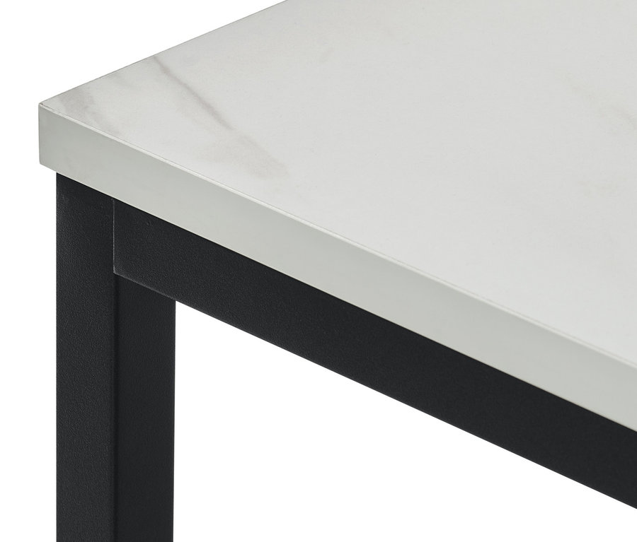 Detailansicht einer Konsole in Marmoroptik mit schwarzen Beinen.