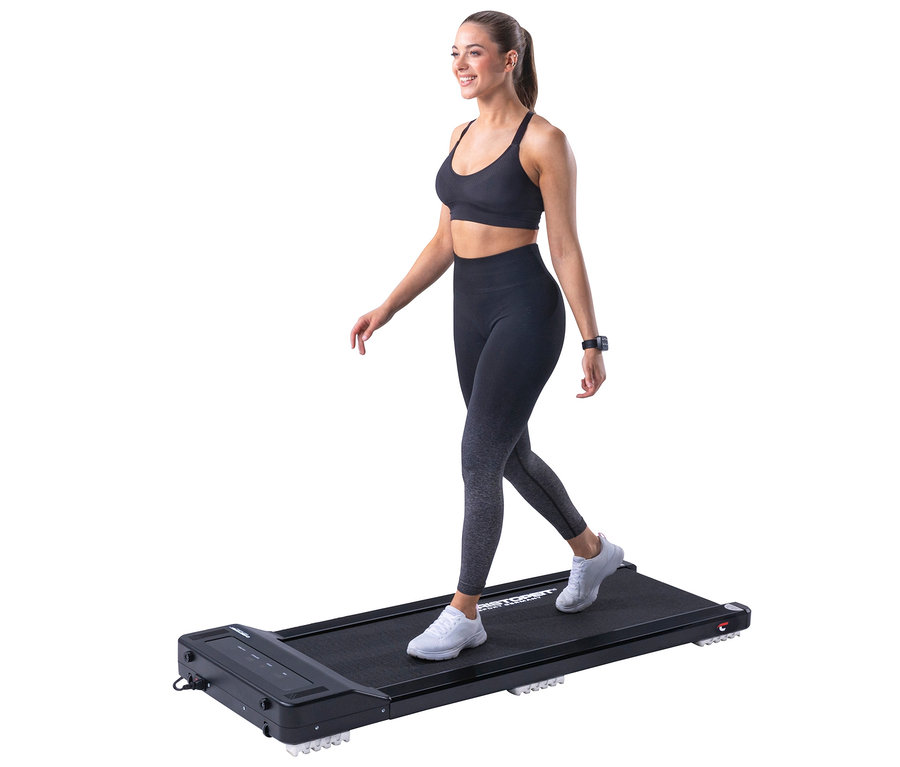 Frau geht auf Christopeit Sport Walking Pad 4.0.