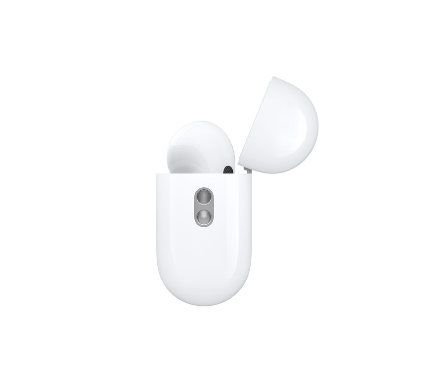 Nahaufnahme der weißen Apple AirPods Pro 2. Generation mit MagSafe-Ladecase, wobei das Gehäuse geöffnet und ein Kopfhörer darin sichtbar ist.