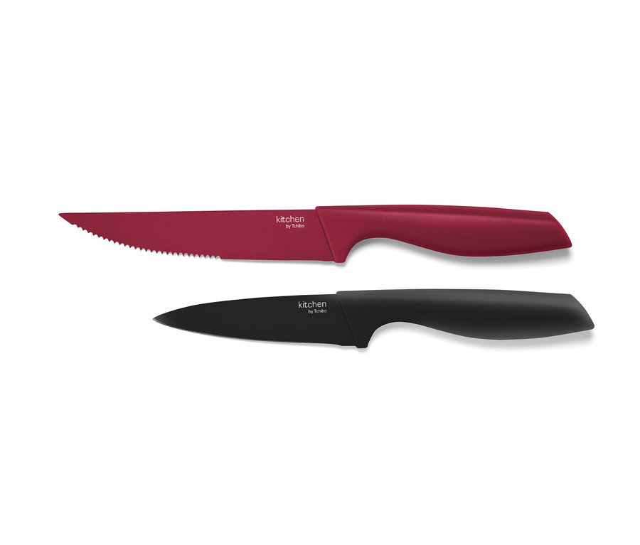 Zwei Küchenmesser: eins rot mit Wellenschliff, eins schwarz.
