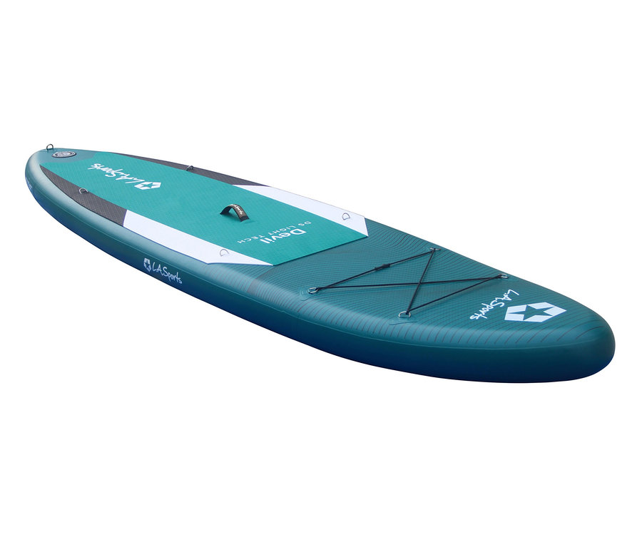 Ein grünes SUP-Board »Devil« auf weißem Hintergrund.