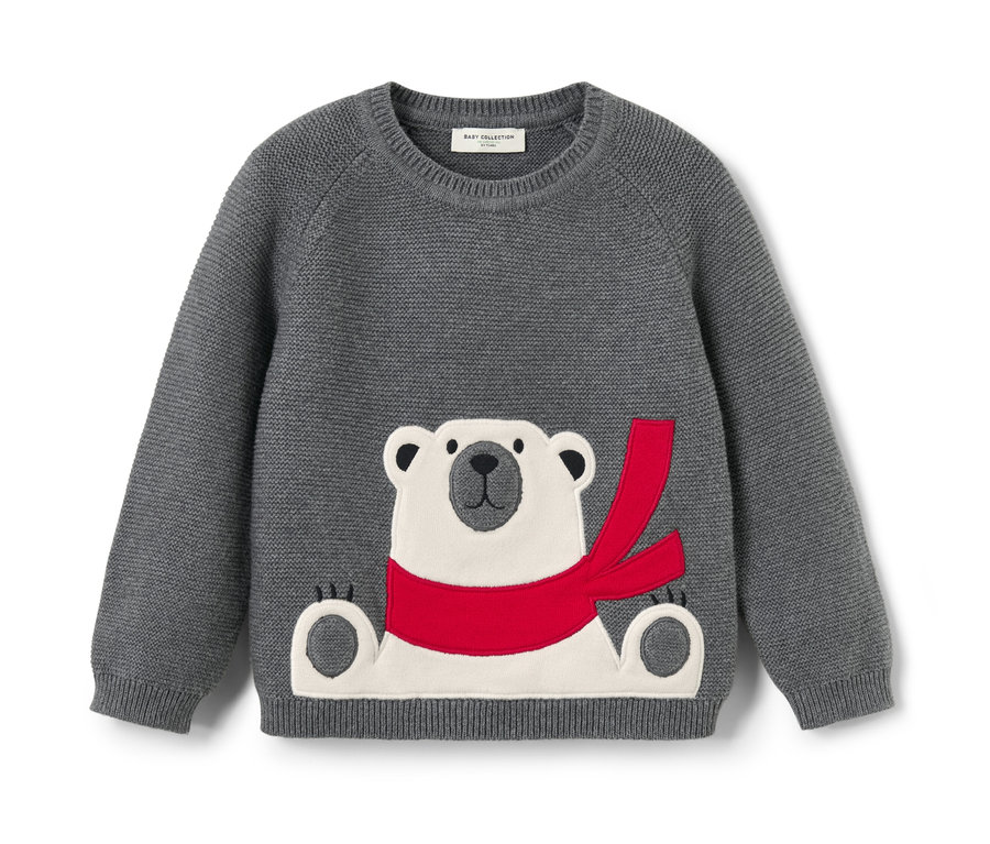 Grauer Kinder-Strickpullover mit Eisbär-Applikation und rotem Schal.