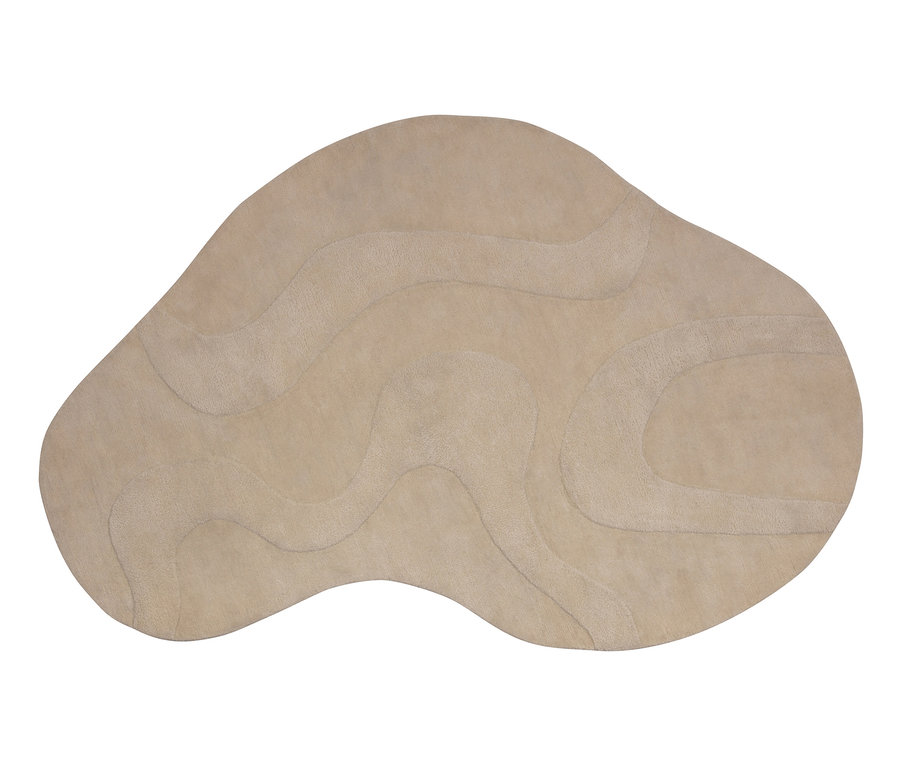 Ein beiger, organischer Woood Teppich »Alya« (170 x 240 cm) mit abstraktem Linienmuster.