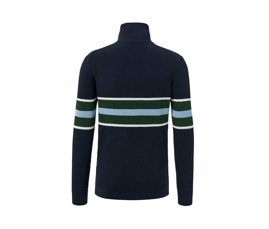 Ein dunkelblauer Troyer-Pullover mit Streifen in Grün, Blau und Weiß.