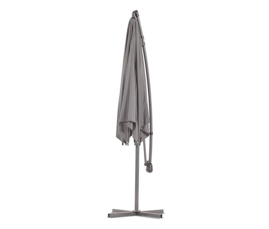 Ein zusammengeklappter anthrazitfarbener Leco Ampelschirm, ca. 300 cm Durchmesser.