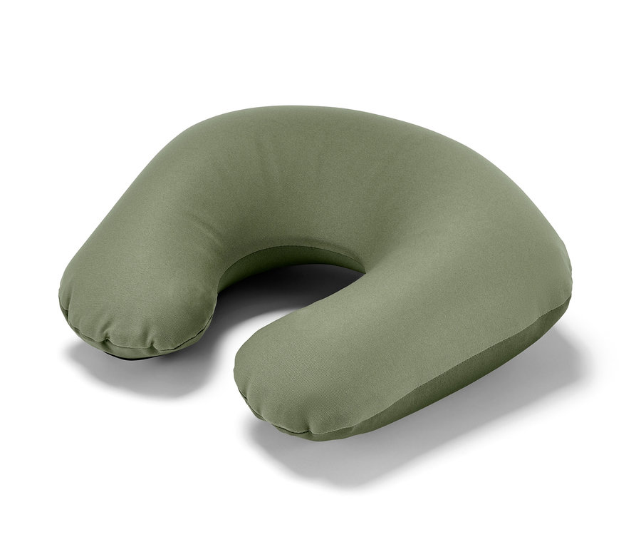 Grünes aufblasbares Nackenkissen.